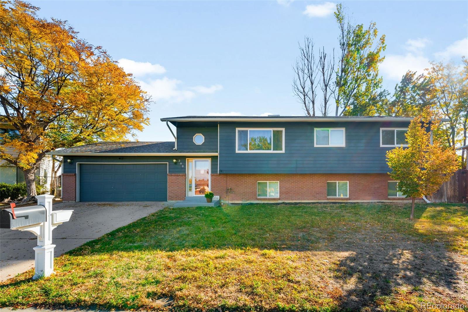 a front view of house with yard