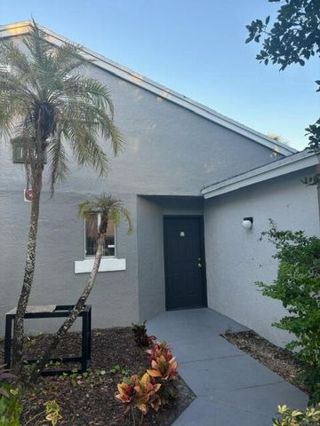 $2,800 | 1092 Lake Victoria Drive, Unit B | Golden Lakes