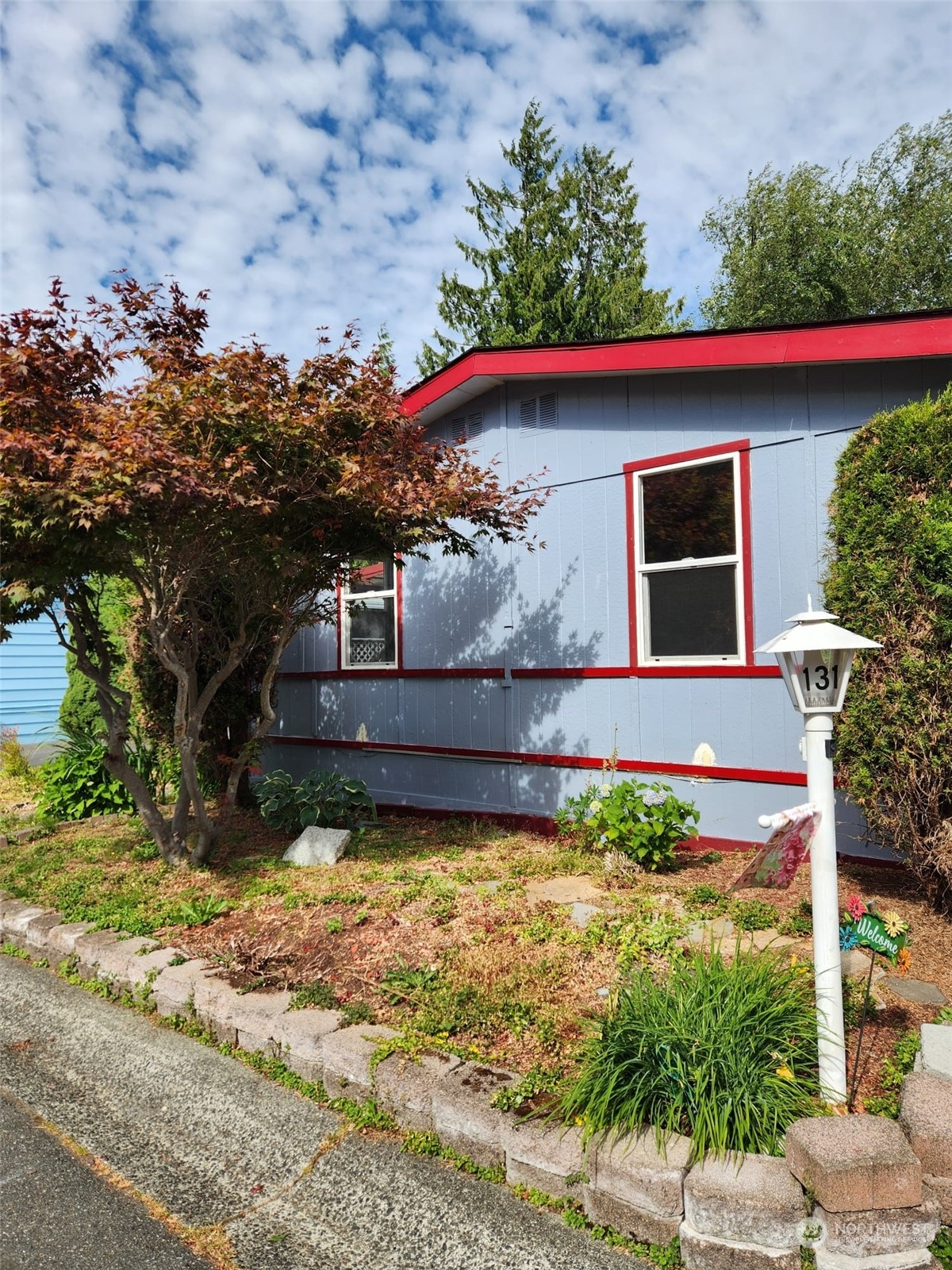 a view of a house with a yard