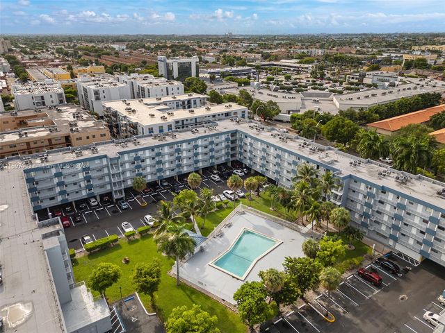 $215,000 | 1655 West 44th Place, Unit 426 | Hialeah