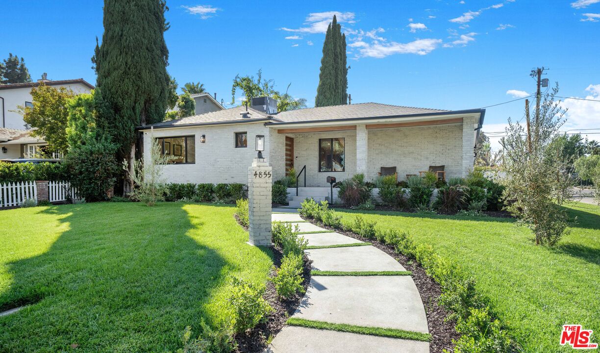 a view of a house with a yard and plants