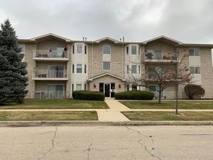 $2,000 | 717 North 5th Avenue, Unit 303 | Addison