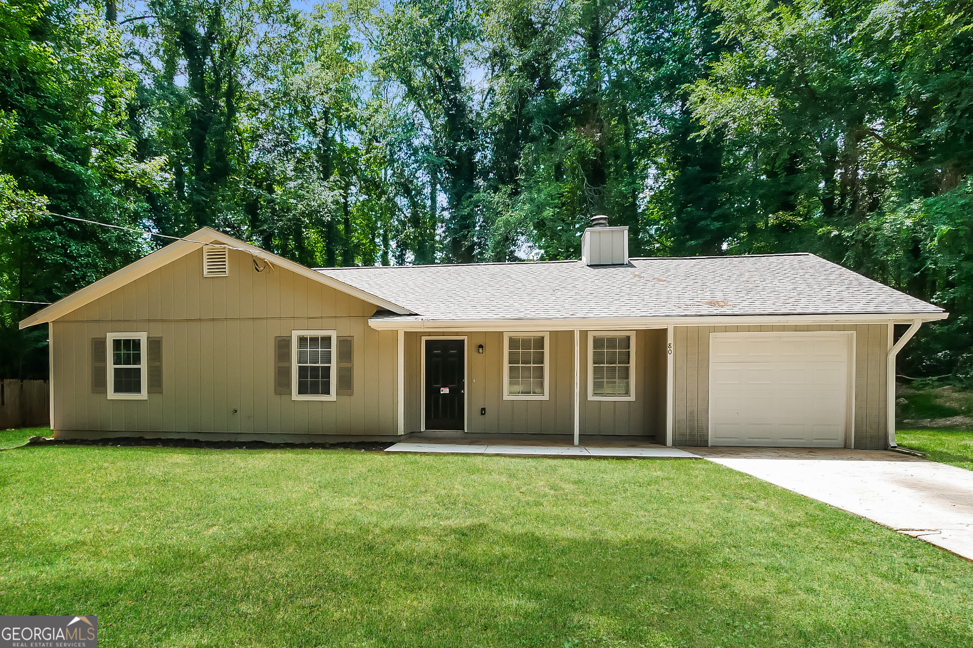 front view of house with a yard