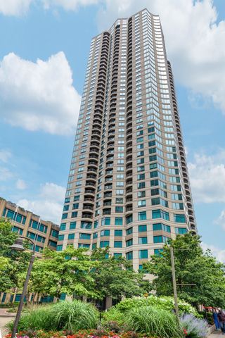 $439,000 | 400 North LaSalle Street, Unit 1702 | River North