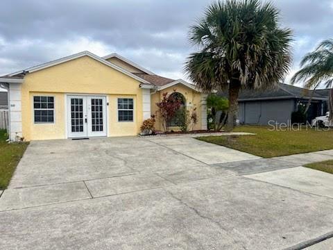 a view of a house with a yard