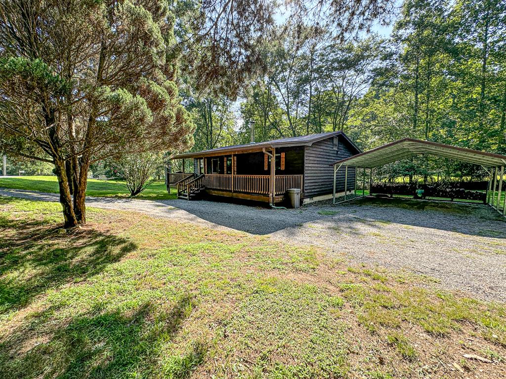 a view of a house with a yard