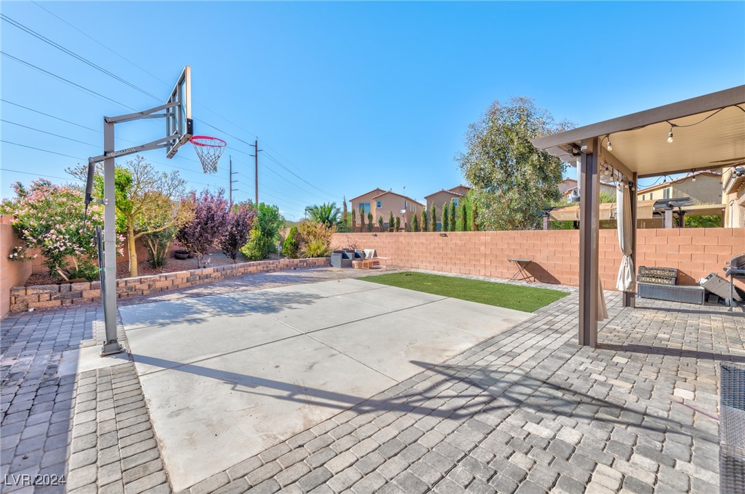 Oversized lot with a basketball court, firepit, tu