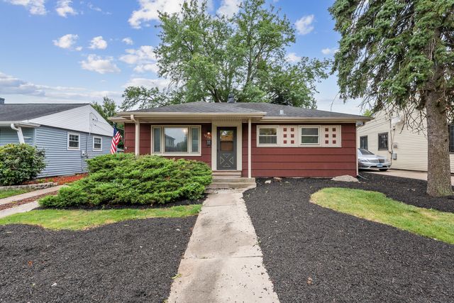 $359,900 | 1899 Welwyn Avenue | Des Plaines