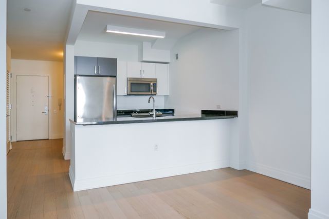 $7,336 | 70 Pine Street, Unit 2111 | Financial District