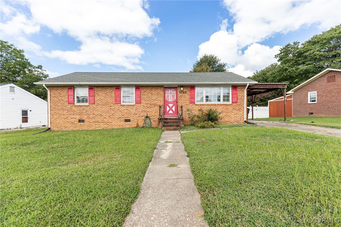 View of front of property featuring a front lawn