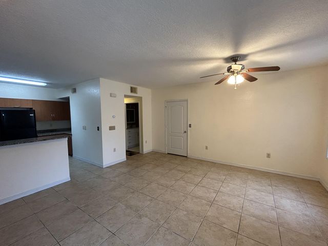 $2,000 | 138 Southwest Peacock Boulevard, Unit 20104 | Fountainview