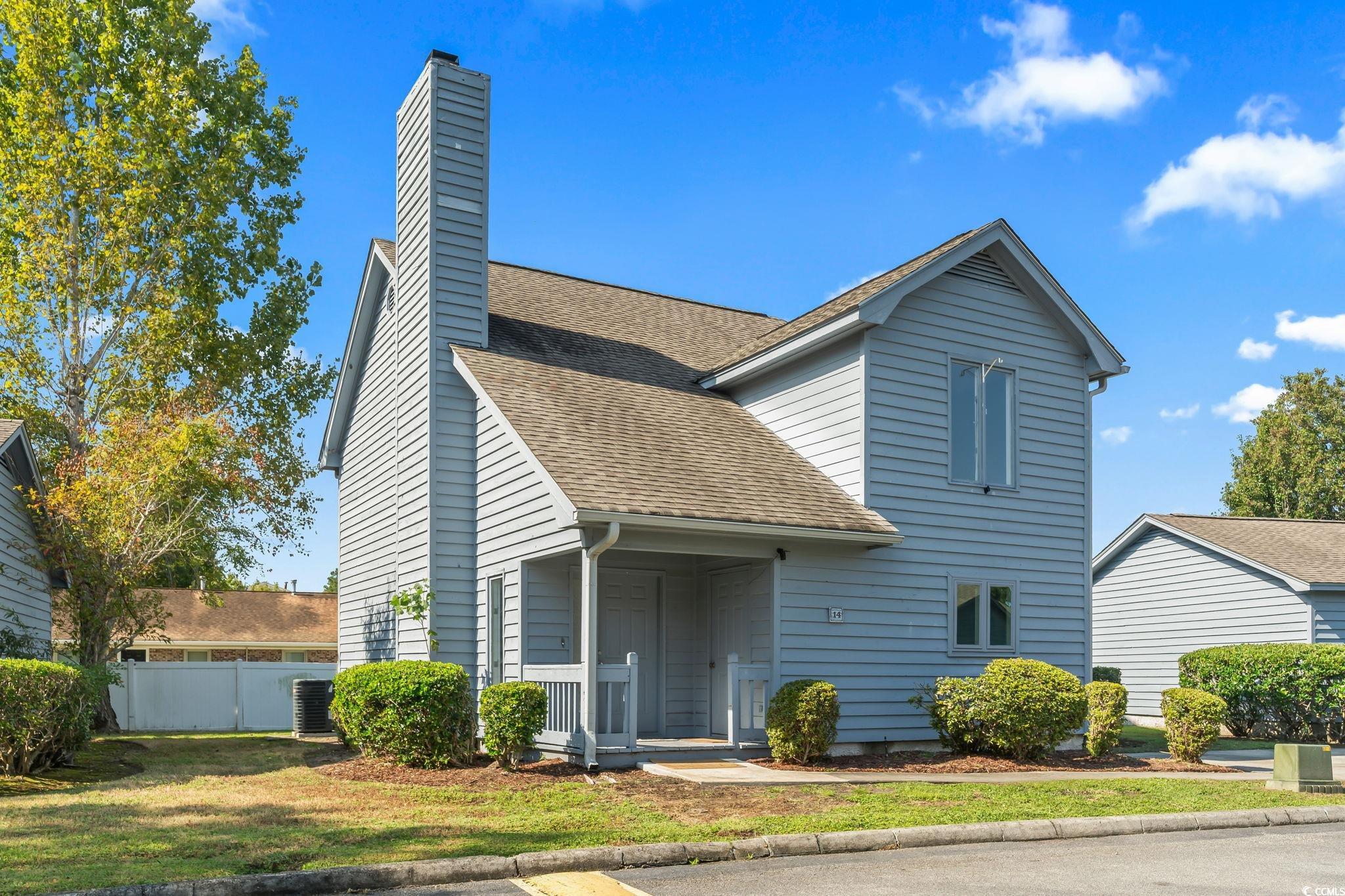 View of front of home with a front lawn and centra