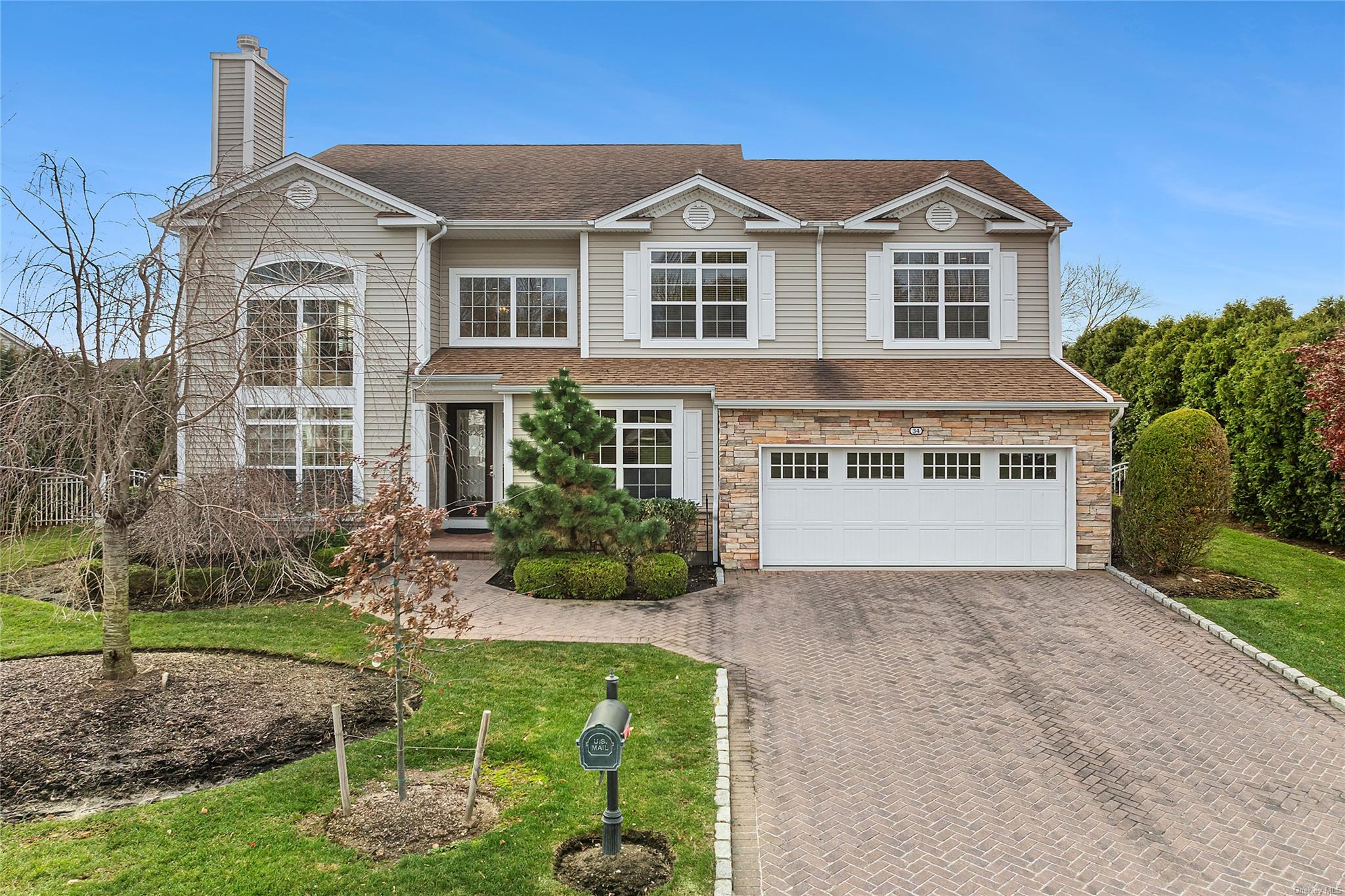 View of front yard and a garage