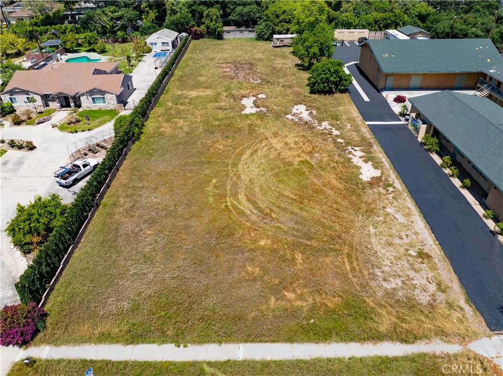 an aerial view of residential houses with yard