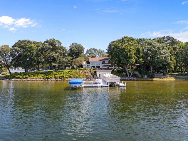 $2,980,000 | 9004 400th Court | Powers Lake Lakefront