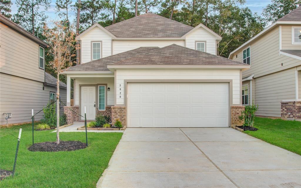 a front view of house with yard