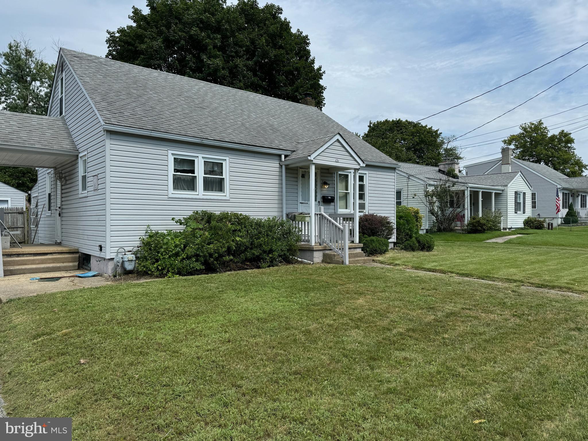 a view of a house with a backyard