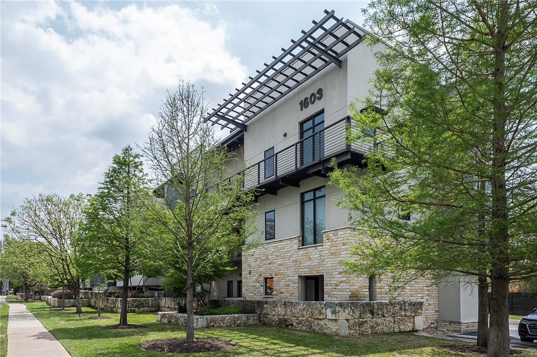 Pease Place Condominiums, Clarksville Neighborhood, a Small low rise Green Build Project