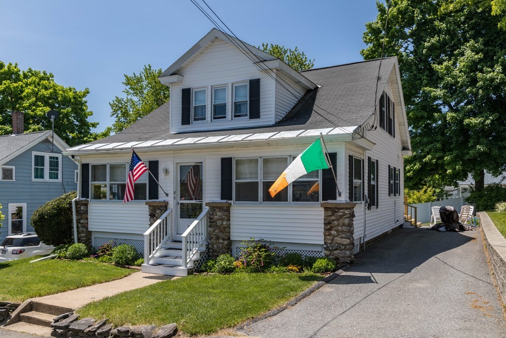 8 Tiny Houses for Sale in NH