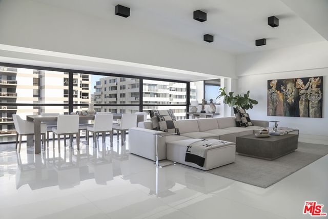 $1,699,000 | 10450 Wilshire Boulevard, Unit PH E | Westwood