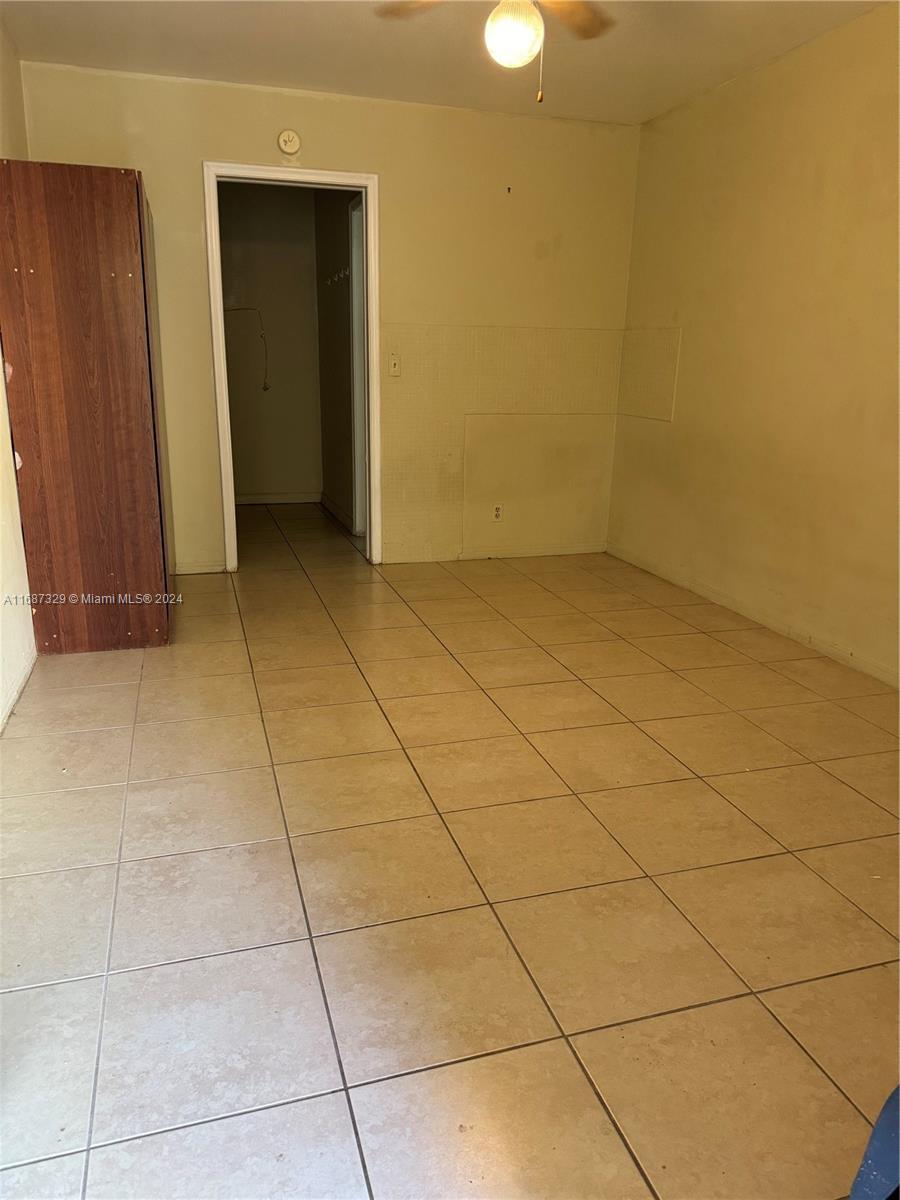 a view of a livingroom with closet