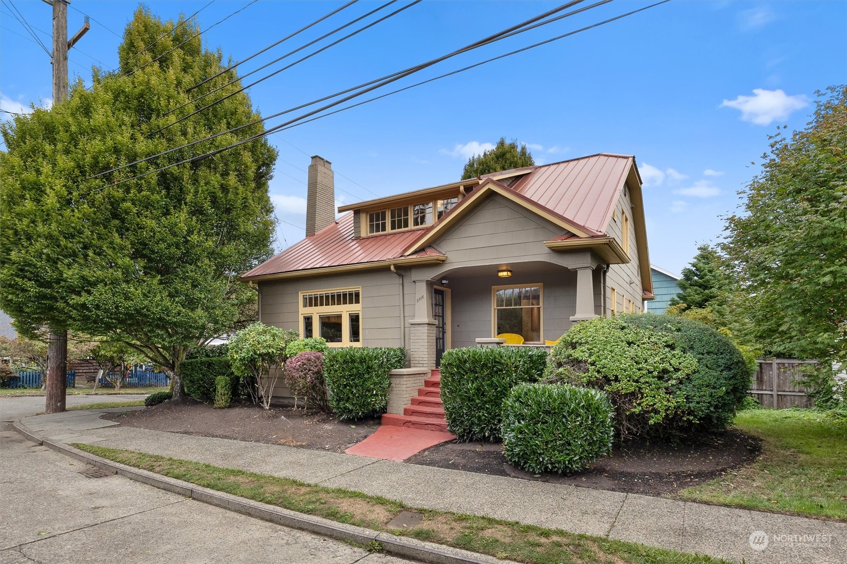 a view of front of house with a yard