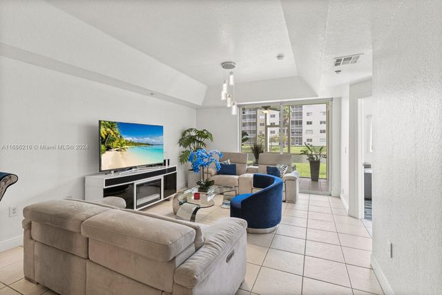 $550,000 | 10700 Northwest 66th Street, Unit 114 | Doral Isles