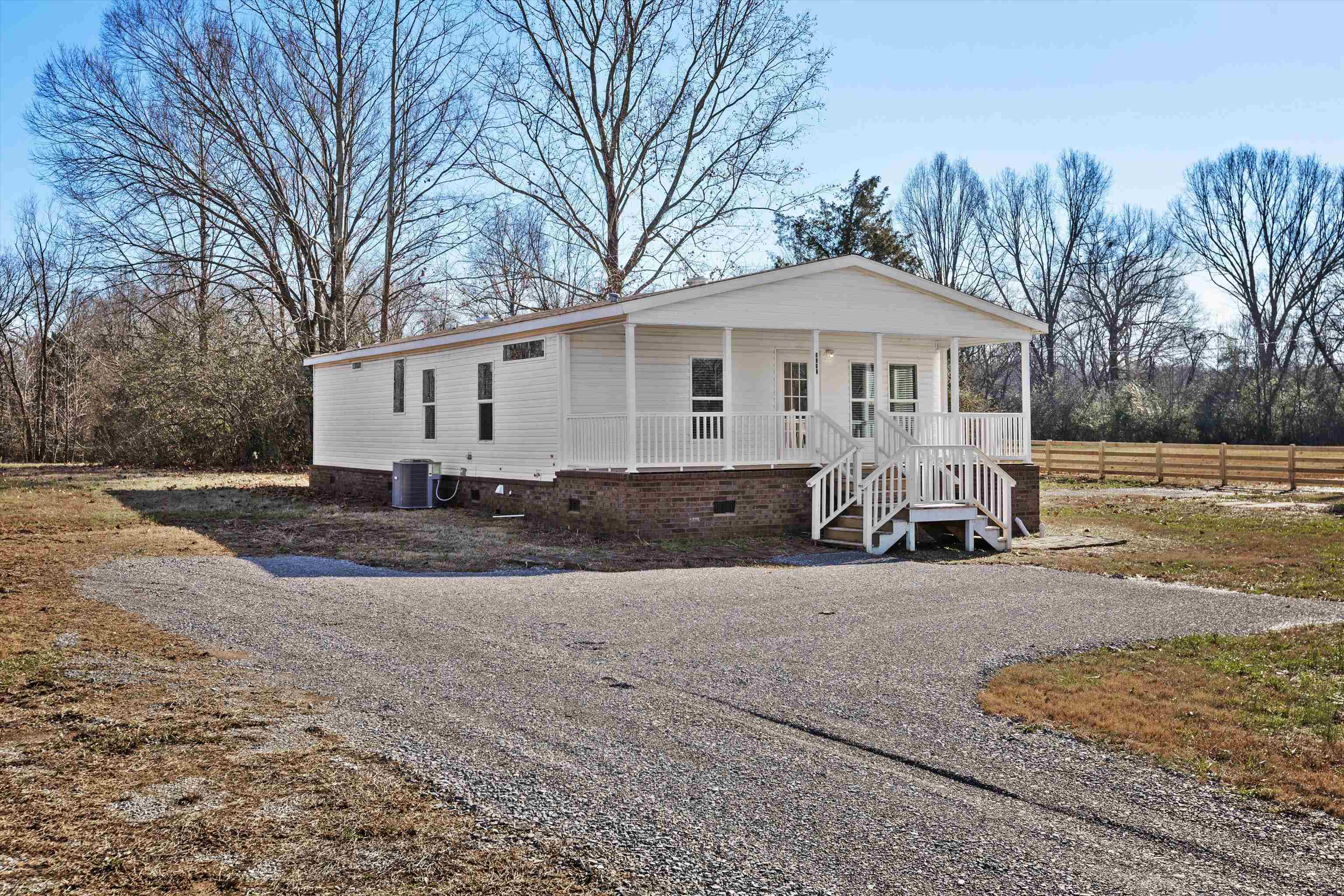 a view of a house with backyard