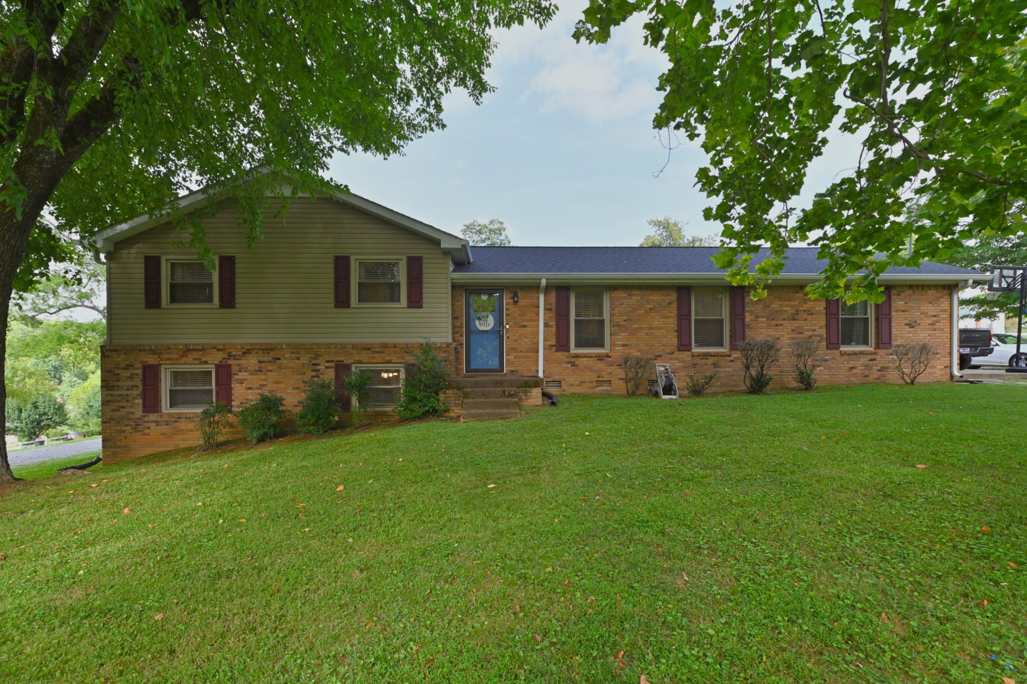 Brick and siding exterior on 5 ACRES!