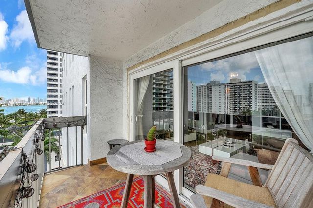 $390,000 | 1345 West Avenue, Unit 903 | Flamingo-Lummus