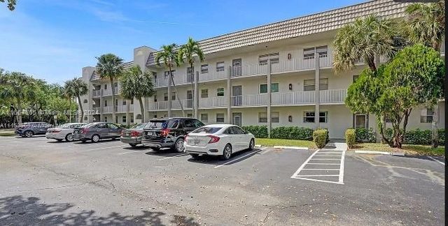 $125,999 | 8100 Sunrise Lakes Boulevard, Unit 205 | Sunrise Lakes