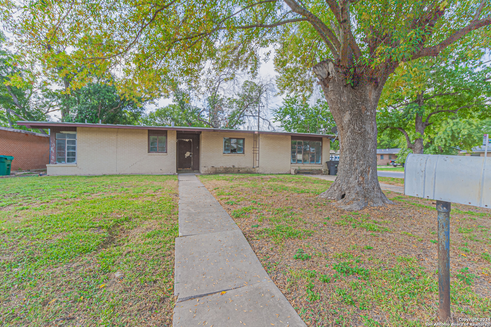 a front view of house with yard