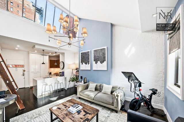 $975,000 | 400 West 23rd Street, Unit 6M | Chelsea