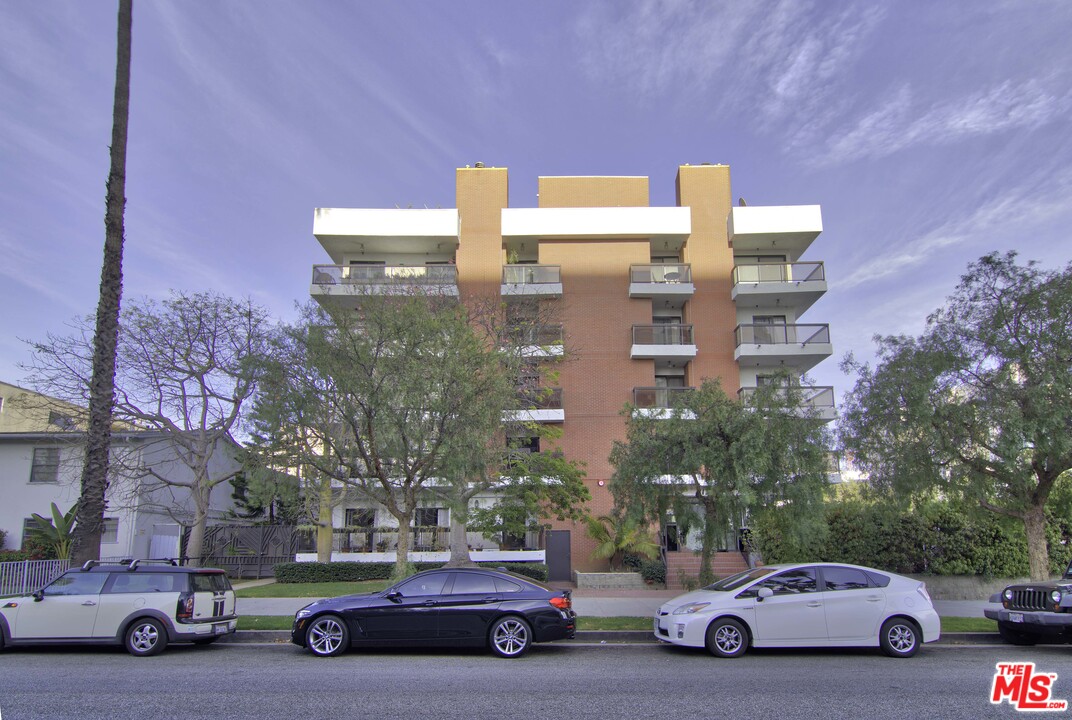 a car parked in front of a building