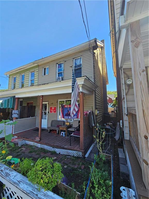 a view of outdoor space yard and porch