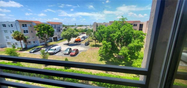 $132,500 | 2830 Somerset Drive, Unit 406N | Lauderdale Lakes East Gate