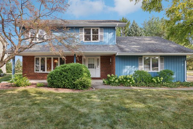 $489,999 | 204 Greentree Parkway | Libertyville