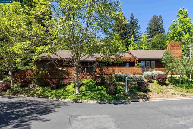 $1,995,000 | 319 Village View Court | Orinda Woods