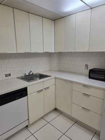 $1,750 | 16851 Northeast 23rd Avenue, Unit A212 | Woodside Apartments