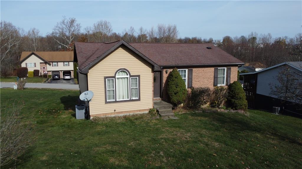 a view of a house with a yard