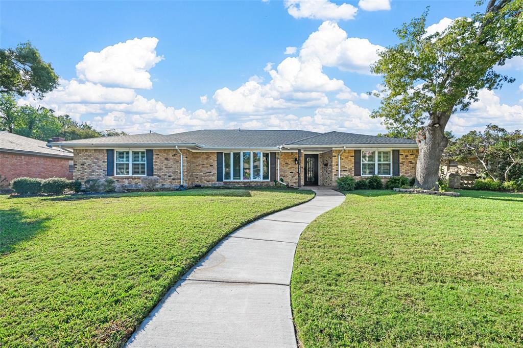 Ranch-style home with a front yard