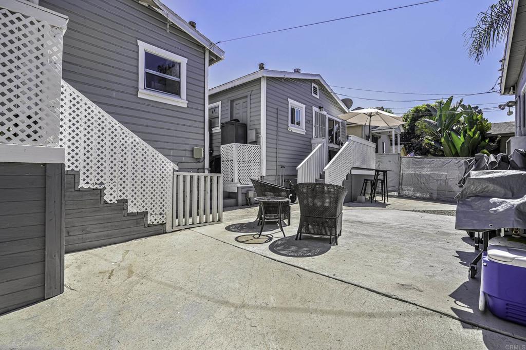 a view of a house with backyard and sitting area