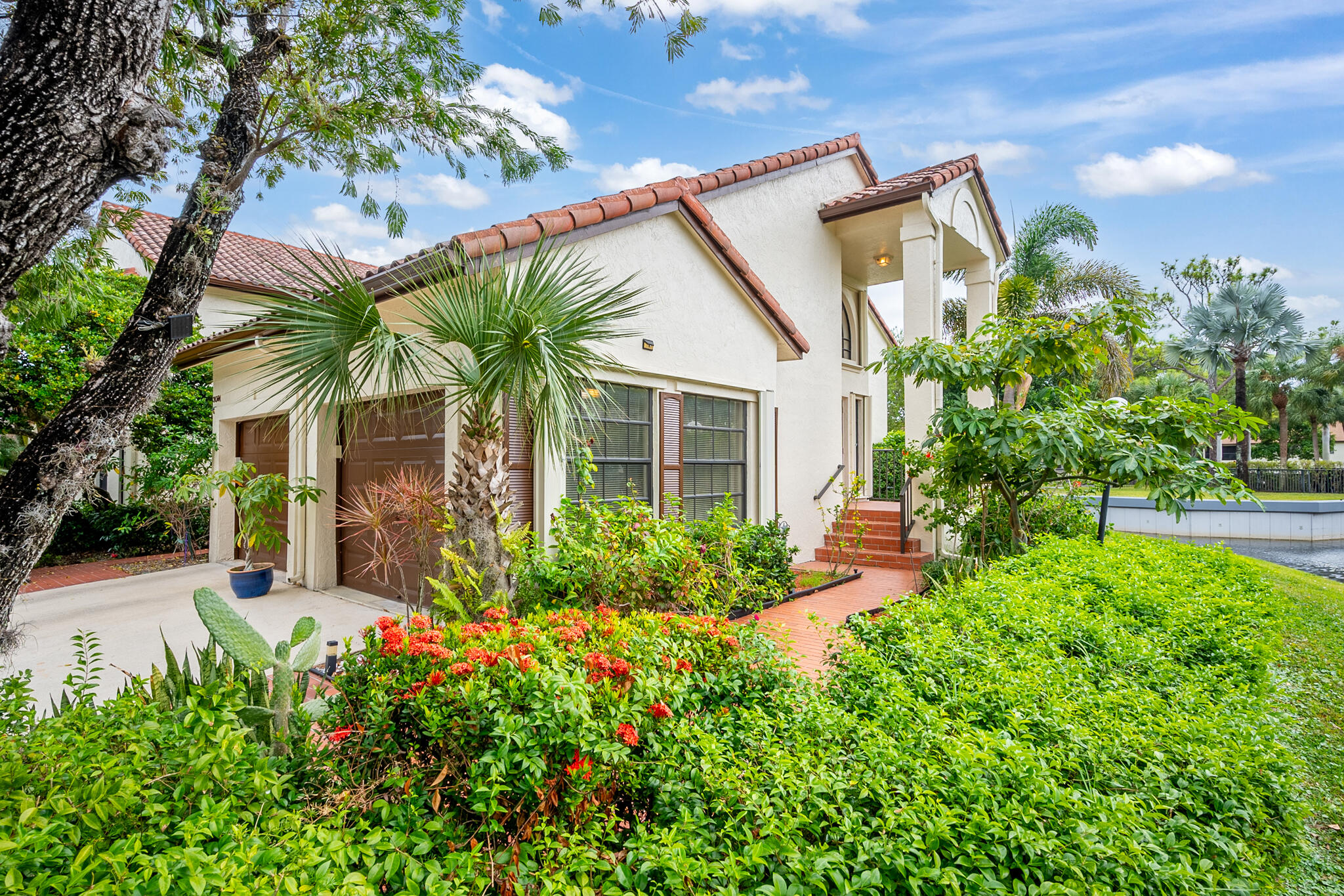 a view of a house with a small yard and plants