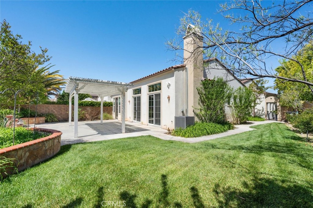 a view of a house with backyard and sitting area