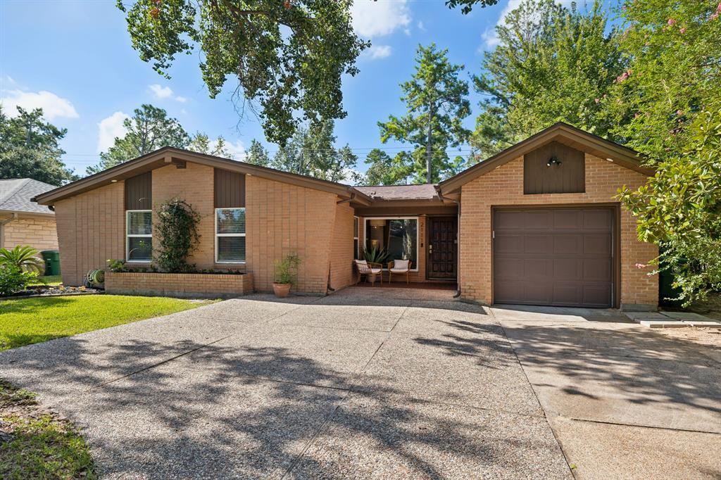 Welcome to 2111 Ansbury Drive, zoned to exemplary Oak Forest Elementary!