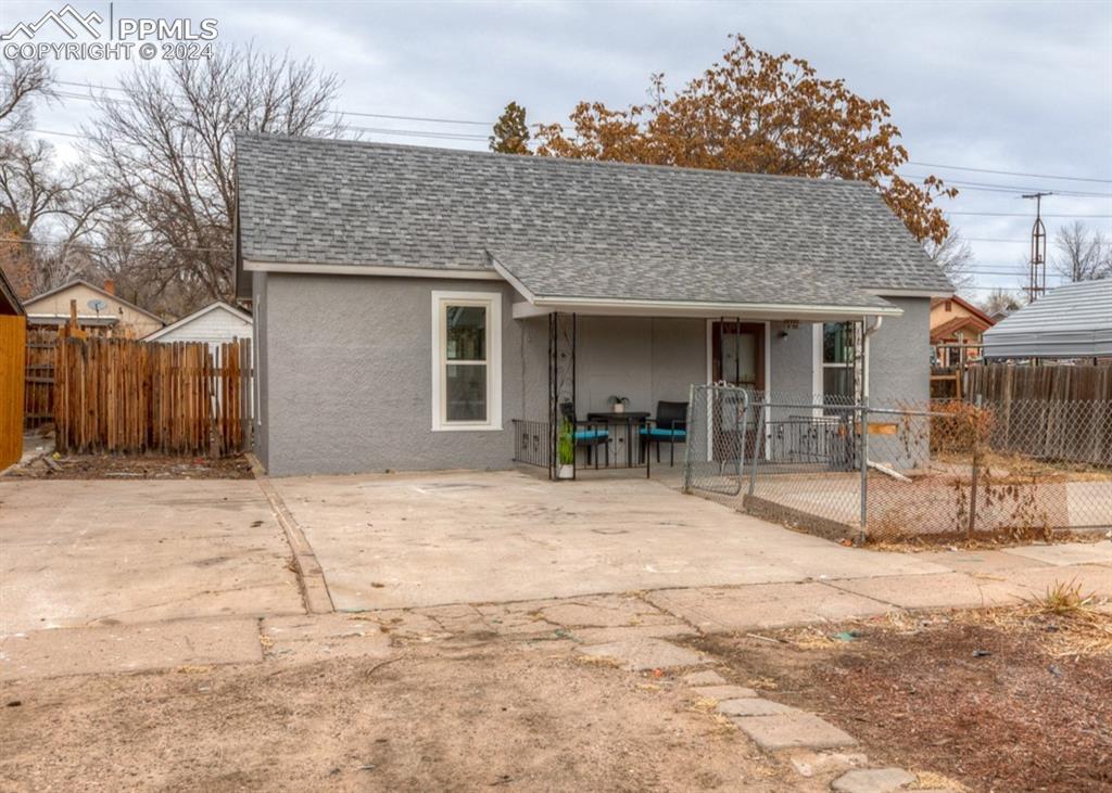 a house view with a outdoor space