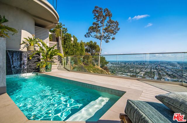 $6,695,000 | 8572 Hillside Avenue | Sunset Strip-Hollywood Hills West