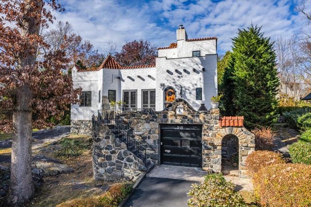 $915,000 | 28 Knollwood Drive | New Rochelle