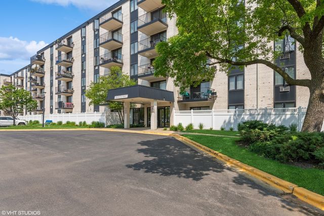 $255,000 | 9731 North Fox Glen Drive, Unit 5A | Niles