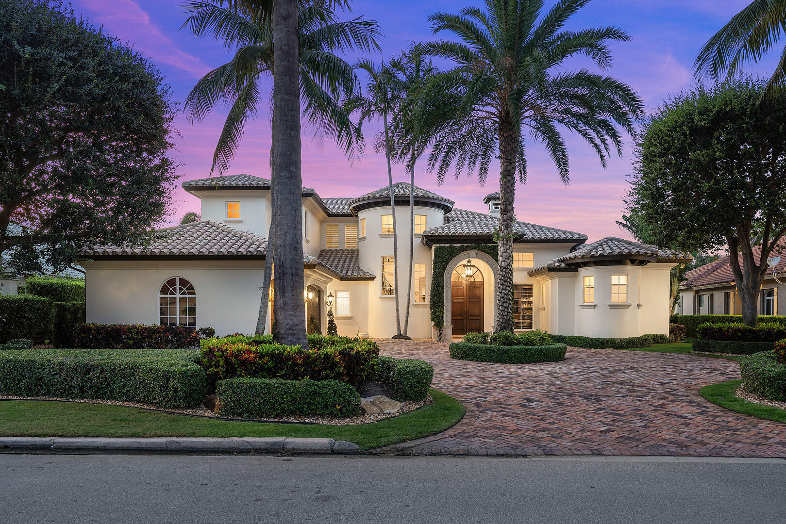 271_Royal_Palm_Way_Dusk_02